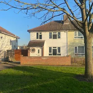 https://modern-3-bedroom-house.cambridgehotelsuk.com