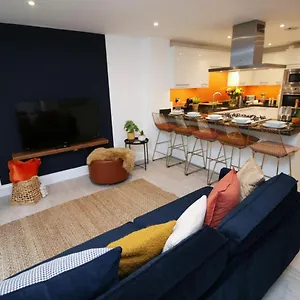 https://monmouth-townhouse-by-empower-homes.tophotelsbath.com