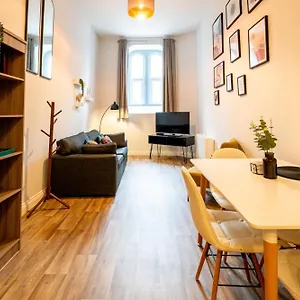Apartment Free Parking | Smart Tv | 4 Guests, Swansea
