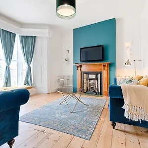 Holiday home Ty Calon: 1920s Beachside Retreat For Family And Extended, Swansea