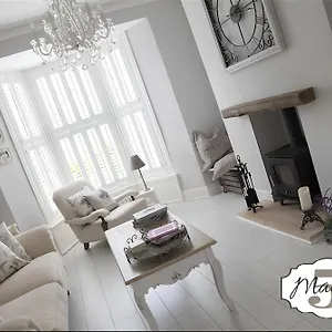 https://maison-5.yorkshirehotels.net